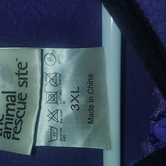 Woman's size 3XL animal rescue fleece - Picture 2 of 2